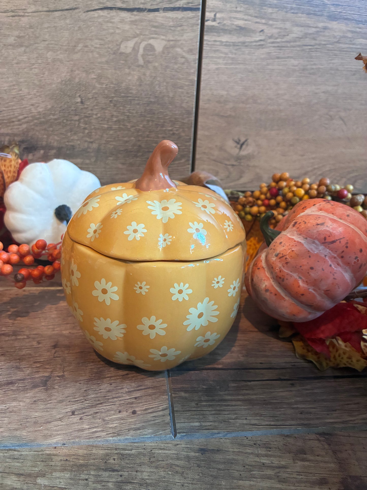 Floral pretty pumpkin oil burner